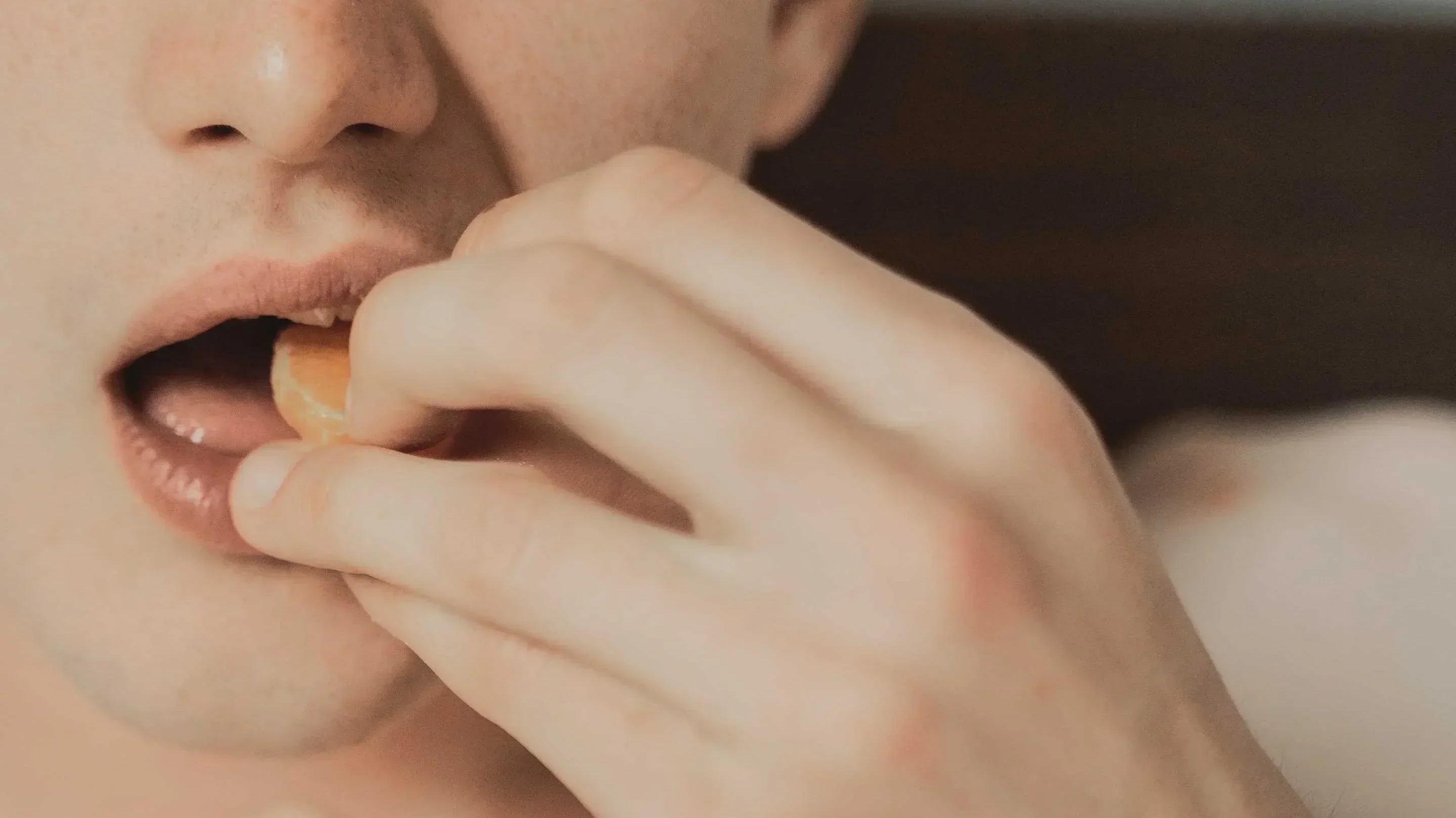 肌への正しいビタミン供給:健康でハリのある肌を作る4つのビタミン